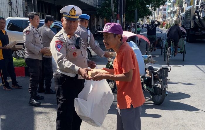 Kapolsek Simokerto Terus Tebarkan Kebaikan Ke Masyarakat