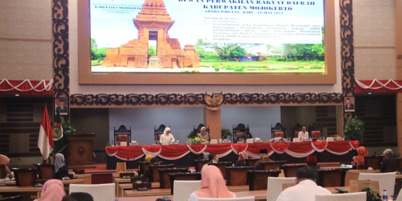 Hadiri Rapat Paripurna, Bupati Ikfina Sampaikan Nota Penjelasan Rancangan Perubahan Atas KUA Dan PPAS APBD Tahun 2024
