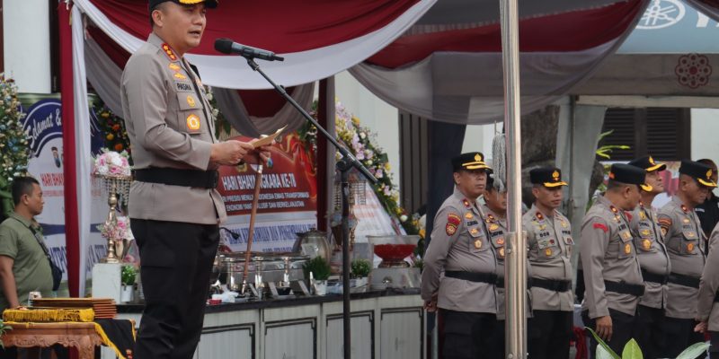 Kapolrestabes Surabaya Pimpin Upacara Kenaikan Pangkat Personel Polrestabes Surabaya
