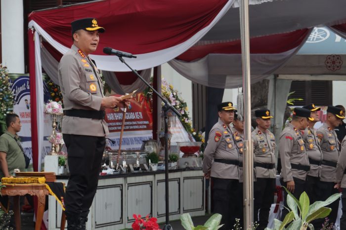 Kapolrestabes Surabaya Pimpin Upacara Kenaikan Pangkat Personel Polrestabes Surabaya