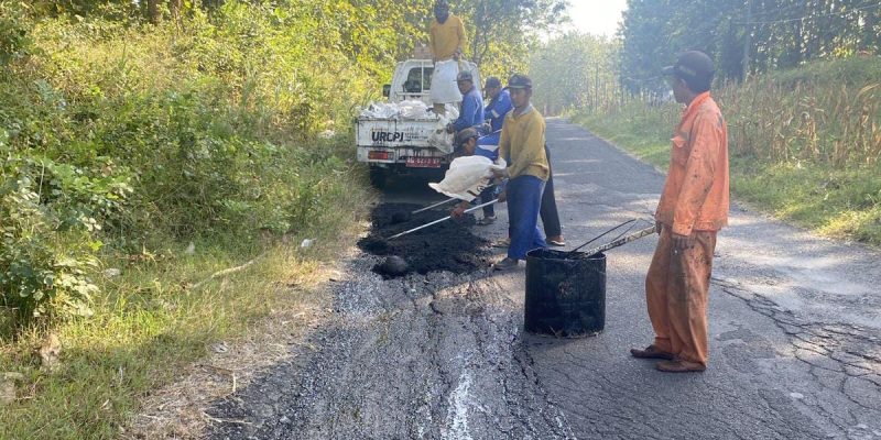 Perbaikan Ruas Jalan Penghubung Oleh Tim URC PJ GOLENGLULEN Bersama Dinas PUPR Kabupaten Nganjuk