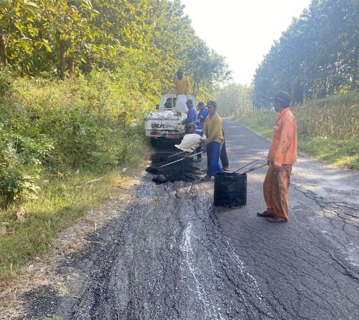 Perbaikan Ruas Jalan Penghubung Oleh Tim URC PJ GOLENGLULEN Bersama Dinas PUPR Kabupaten Nganjuk