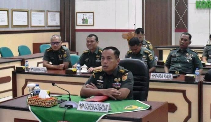 Kasrem 043/Gatam Ikuti Penerimaan Kunjungan Tim Dalproggar TNI AD Di Kodam II/Swj Secara Virtual