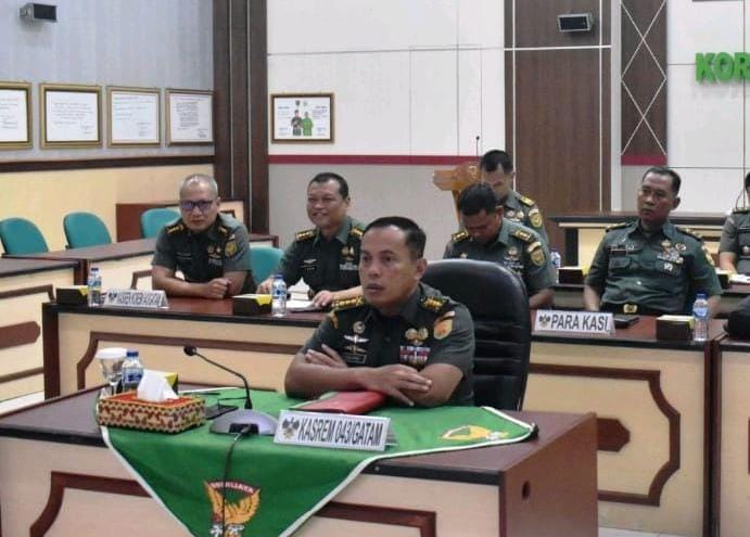 Kasrem 043/Gatam Ikuti Penerimaan Kunjungan Tim Dalproggar TNI AD Di Kodam II/Swj Secara Virtual