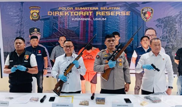 Amankan 4 Pucuk Senpi, 5 Magazen dan 327 Butir Peluru Tajam, Tim Ditreskrimum Polda Sumsel Bekuk Seorang ASN.