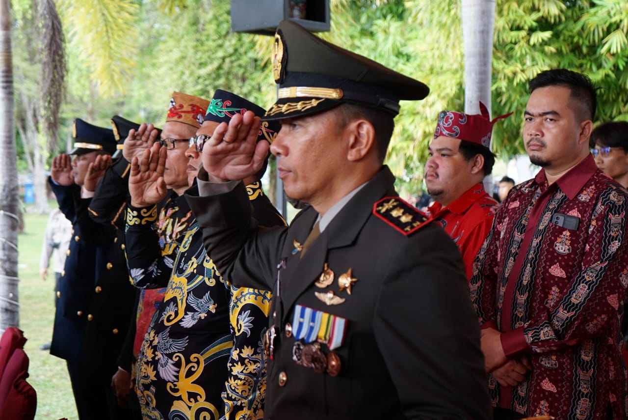 Hadiri Upacara Hari Bhayangkara, Dandim 1016/Palangka Raya: Perkuat Sinergi TNI-POLRI di Kota Palangka Raya