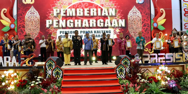 Syukuran Hari Bhayangkara ke-78, Kapolda Kalteng Beri Penghargaan Personel Berprestasi dan Tokoh Masyarakat