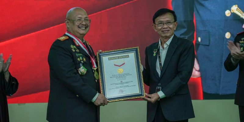 Sespim Lemdiklat Polri Gelar Kegiatan Pemberian Rekor MURI Untuk Literasi dan Art Policing Lukisan