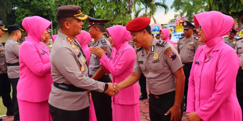32 Personil Bintara Polres Pekalongan Dapatkan Kenaikan Pangkat