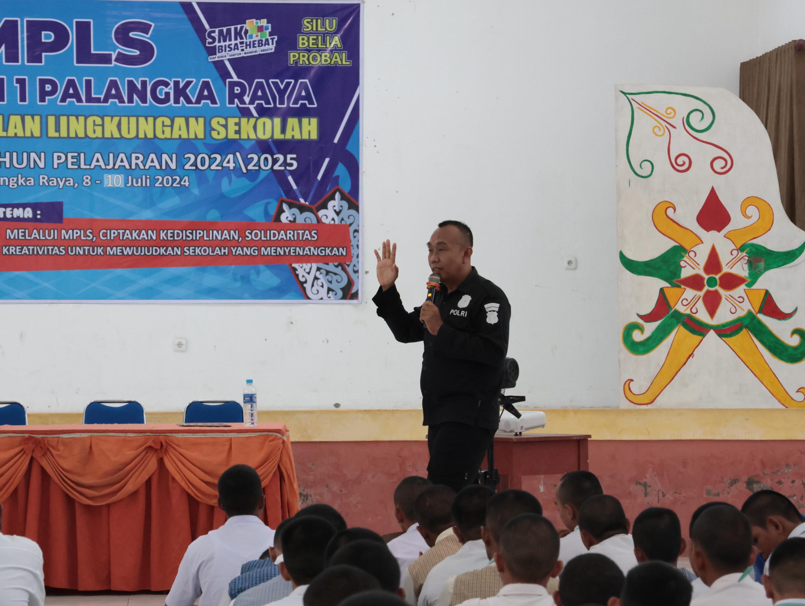 Humas Polda Kalteng Sampaikan Setop HPPUS di Hadapan Ratusan Pelajar