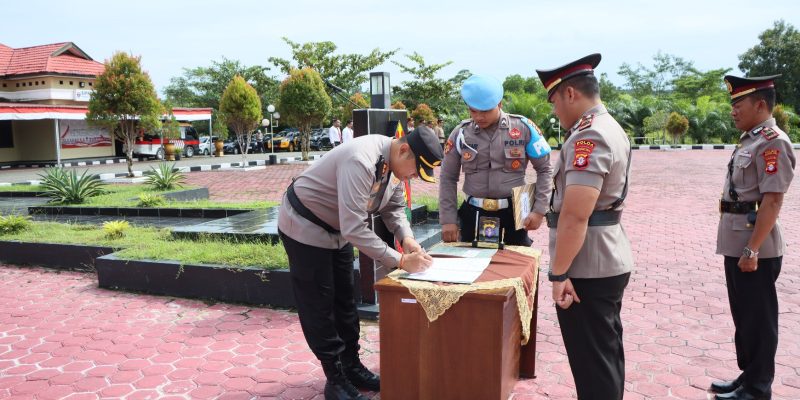 Kapolres Gumas Pimpinan Sertijab Kapolsek Manuhing, Iptu Teguh Triono Gantikan Iptu Suwardi