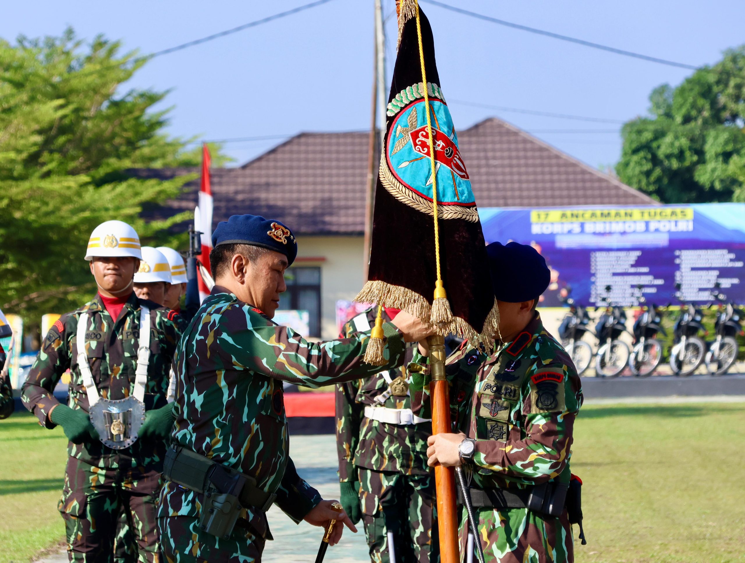 Kapolda Pimpin Sertijab, Kombes Pol Nugroho Tri Nuryanto Resmi Jabat Dansatbrimob Polda Kalteng