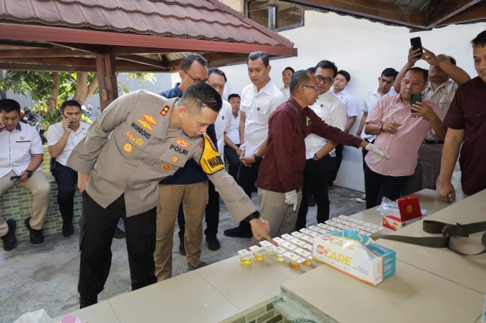 Polrestabes Surabaya Lakukan Tes Urine Dadakan ke Anggota Satreskrim, Pastikan Tidak Terlibat Narkoba