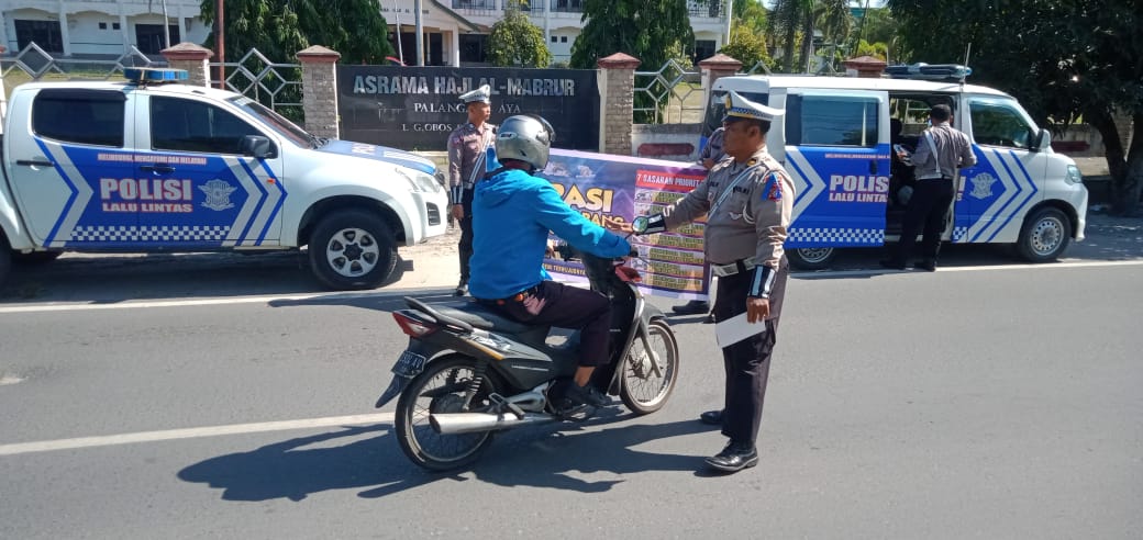 Satlantas Polresta Palangka Raya Sosialisasikan 8 Prioritas Pelanggaran Operasi Patuh Telabang