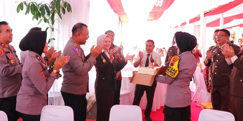 Kapolres Pekalongan Berikan Kejutan di Hari Bhakti Adhyaksa Ke-64