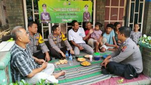 Keakraban Personil Polsek Dlanggu Bersama Masyarakat Dalam Giat Jumat Curhat