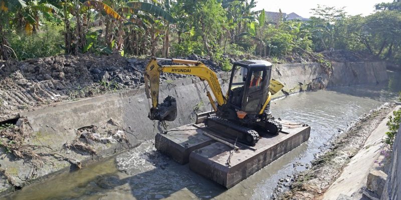 Sidak Beberapa Proyek Saluran Air, Walikota Eri Targetkan Banjir Teratasi Akhir Tahun 2024