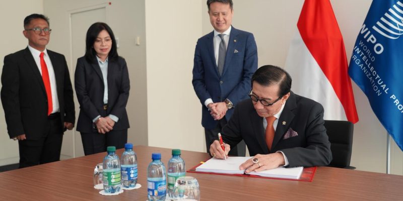 Menkumham Tanda Tangan Traktat Internasional tentang Sumber Daya Genetik dan Pengetahuan Tradisional