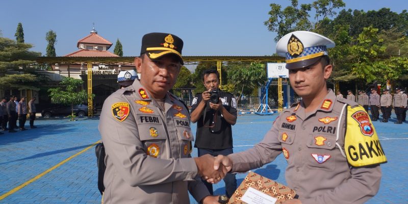 Berhasil Raih Prestasi Tingkat Nasional, Kapolres Bangkalan Beri Reward 9 Personel Satlantas