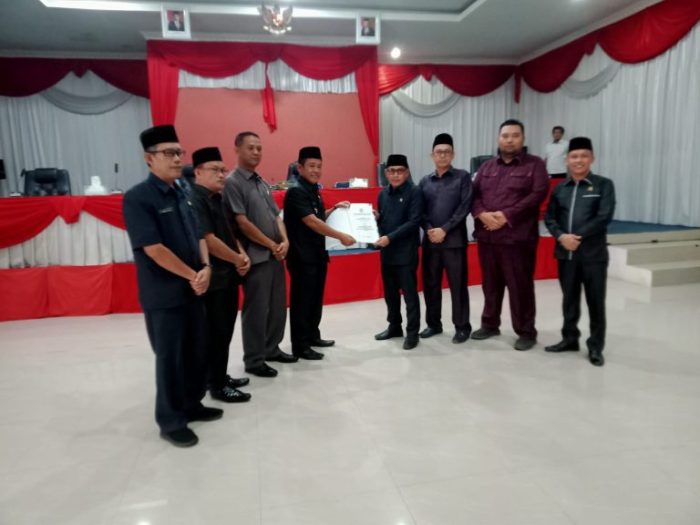 Rapat Paripurna DPRD Dalam Rangka Penyampaian  LKPJ Bupati Muratara H.Devi Suhartoni