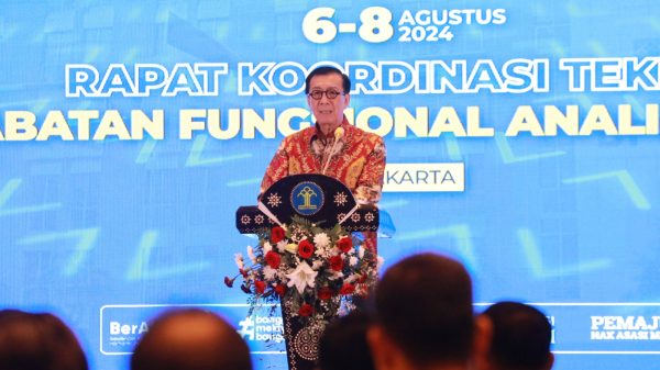 Menkumham Membuka RAKORNIS Analis Hukum Sekaligus Mengukuhkan Pengurus PERSAHI