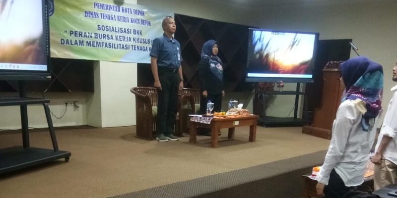 Pemerintah Kota Depok Dinas Tenaga Kerja Kota Depok Melalui Sosialisasi Depok PKK Pesan Bursa Kerja Memfasilitasi Tenaga Kerja Di Aula Perpustakaan