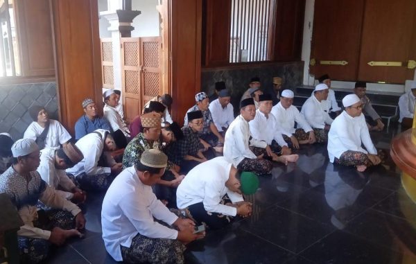Amanat Lasem Ziarah Ke Makam Sayid Abdurohman (Mbah Sambo),Untuk Meningkatkan Nilai Keislaman Jamaah