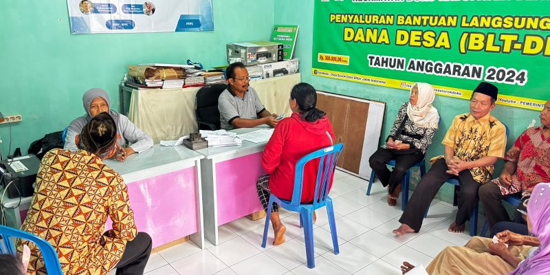 10 Warga Prasejahtera dan Lansia Desa Slorok Terima BLT-DD Tahap Ke-VIII Agustus Tahun ini