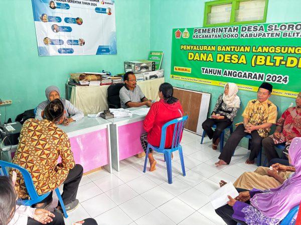 10 Warga Prasejahtera dan Lansia Desa Slorok Terima BLT-DD Tahap Ke-VIII Agustus Tahun ini