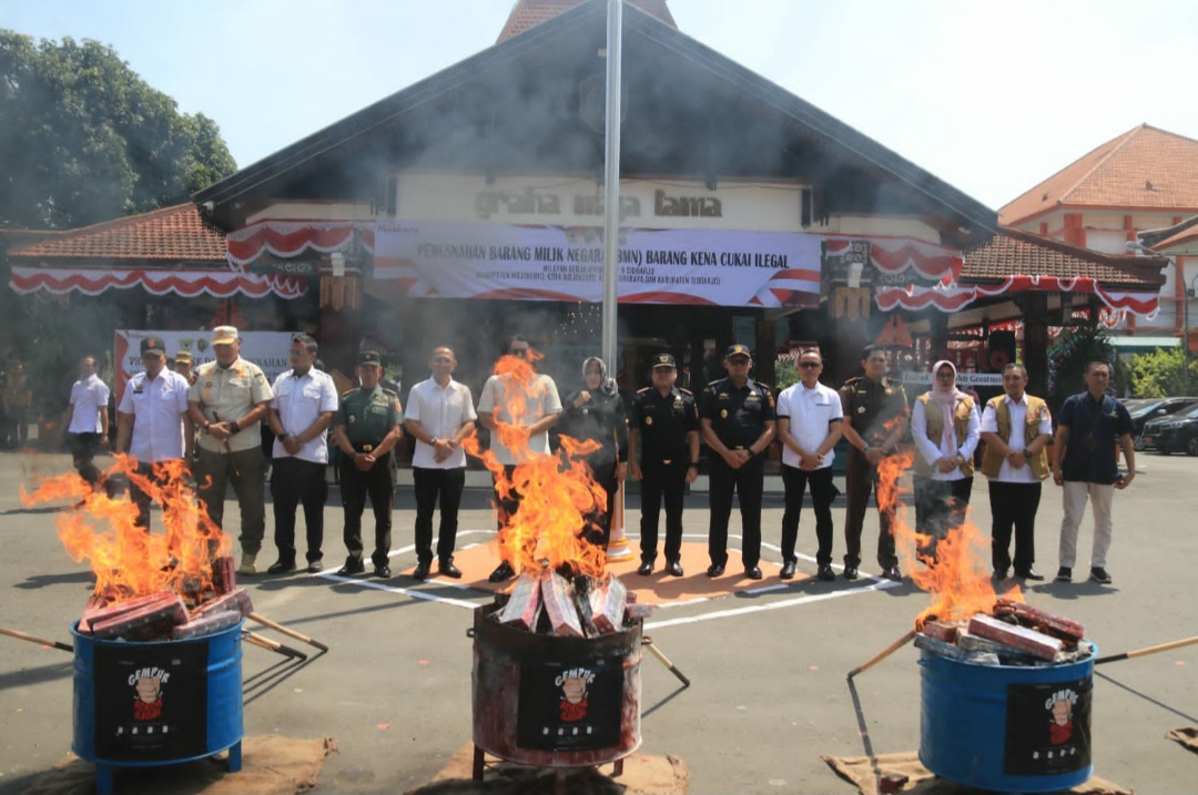 Sinergitas Berantas Cukai Ilegal, Pemkab Mojokerto dan KPPBC Musnahkan 11 Juta Batang Rokok Ilegal