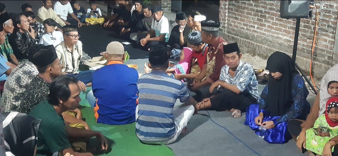 Warga RW II Prajurit Kulon Kota Mojokerto Gelar Tradisi Barikan Rutin di Malam 17 Agustus