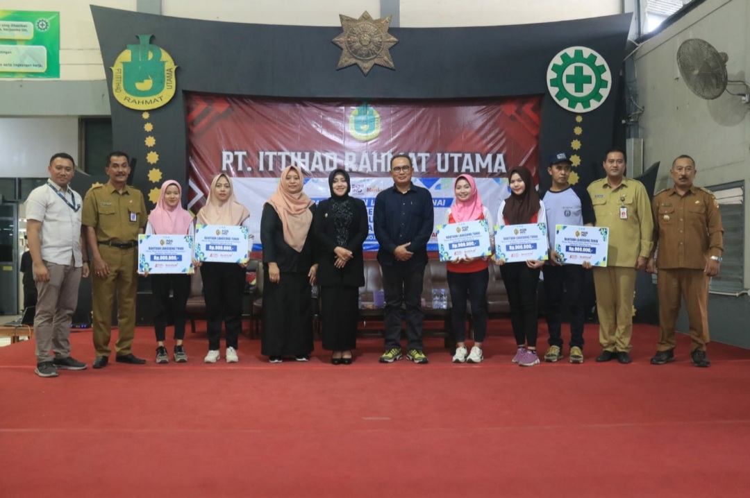Bupati Ikfina Salurkan Dana Bagi Hasil Cukai ke 964 Buruh Pabrik dan 69 Buruh Tani Tembakau