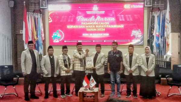 Pendaftaran Ke KPU Calon Bupati Dan Wakil Bupati M.Rusdi Dengan Gus Shobih Asrori Periode Tahun 2024-2029