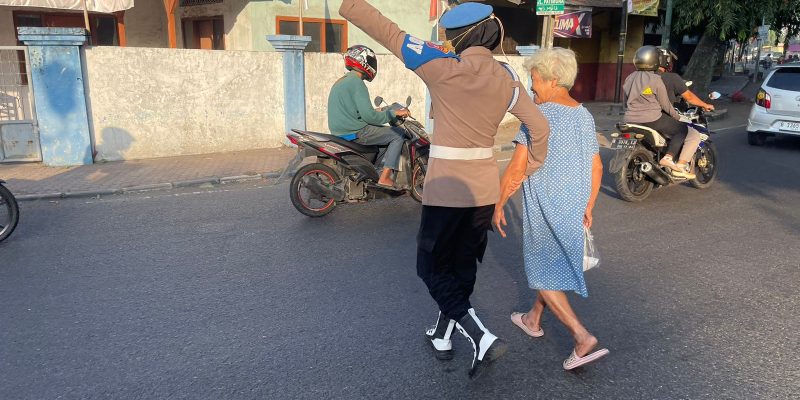 Polwan Polres Pasuruan Gelar Gatur dan Patroli Dalam Rangka Hari Jadi ke-76 Polwan RI