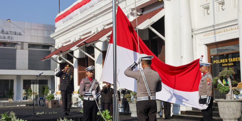 Upacara Peringatan Hari Kemerdekaan RI Ke-79 di Polrestabes Surabaya Berlangsung Khidmat dan Penuh Makna