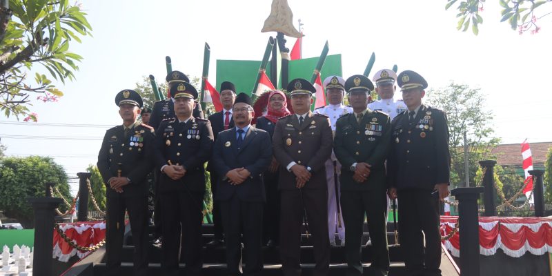 Kapolres Pasuruan Hadiri Upacara Ziarah Nasional Di TMP Bangil