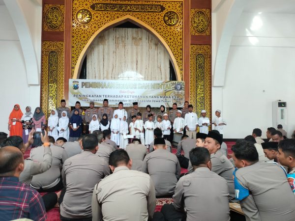 Polres Pasuruan Gelar Binrohtal Dan Santunan Anak Yatim, Guna Tingkatkan Iman Dan Taqwa Anggota Polri