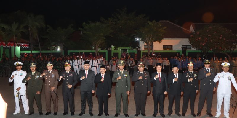 Jelang HUT RI Ke 79, Kapolres Pasuruan Ikuti Apel Kehormatan Dan Renungan Suci Di Taman Makam Pahlawan
