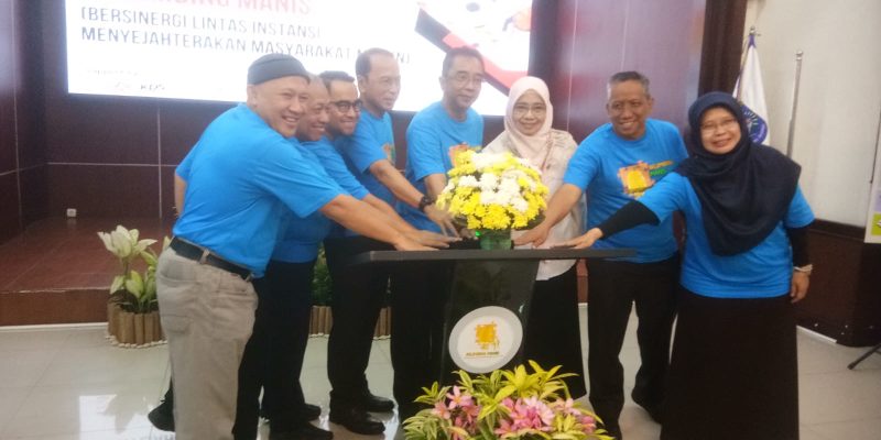 Asisten Pemerintahan kesejahtraan Rakyat Rd. Drs.H.Gandara Budiana Membuka Launching Belimbing Mamis