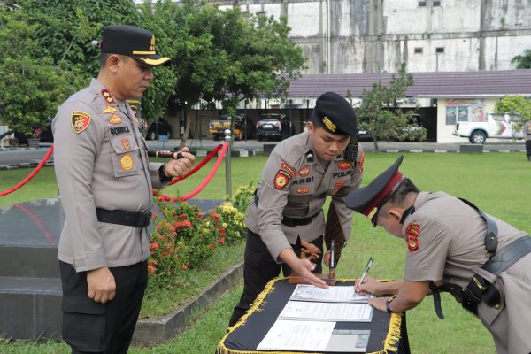 Kapolres Lubuklinggau AKBP Bobby Kusumawardhana Pimpin Upacara Sertijab Kasat Intelkam