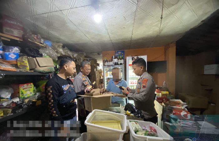 Sisir Warung dan Kafe di Beberapa Kecamatan, Polres Pekalongan Sita Ratusan Botol Miras