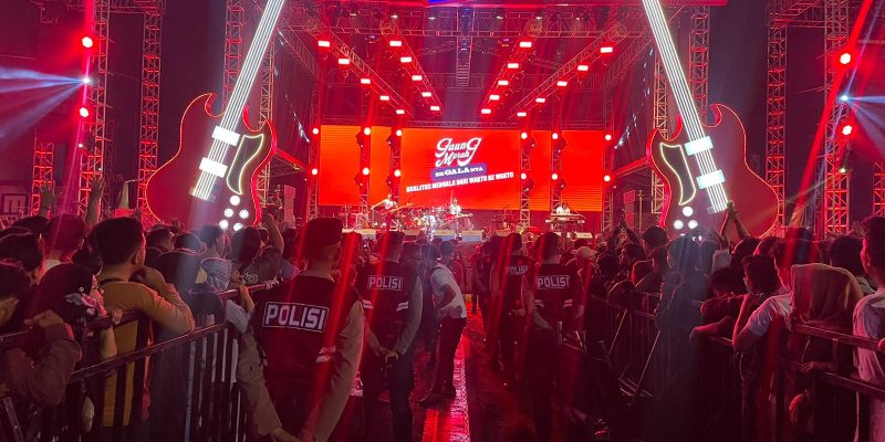 Ratusan Personil Gabungan Amankan Pertunjukan Musik Gaung Merah Segalanya 