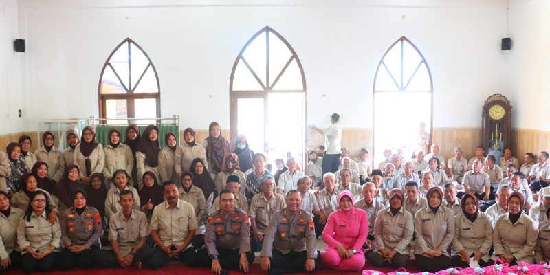 Kapolres Bersama Ketua Bhayangkari Cabang Pekalongan Hadiri Pertemuan Rutin Purnawirawan Polri