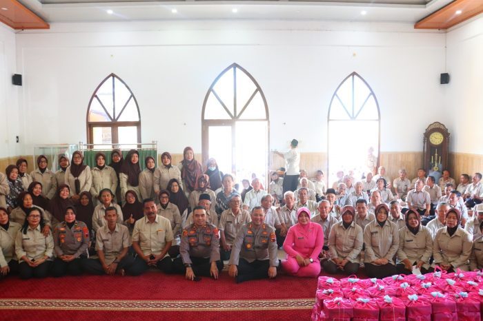 Kapolres Bersama Ketua Bhayangkari Cabang Pekalongan Hadiri Pertemuan Rutin Purnawirawan Polri