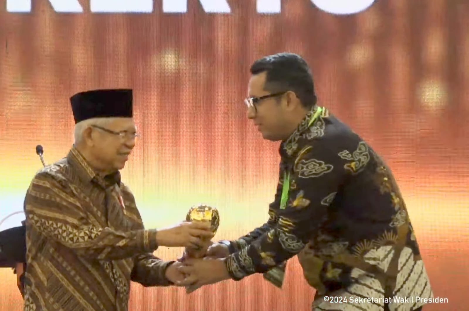 Pemkot Mojokerto Raih Penghargaan UHC Kategori Utama, Mas Pj: Kesehatan dan Pendidikan Jadi Clarity Of Vision Kami untuk Songsong Indonesia Emas 2045