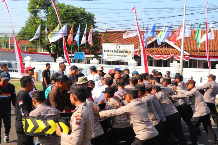 Jelang Pilkada Jateng 2024, Polres Pekalongan Gelar Latihan Sispamkota