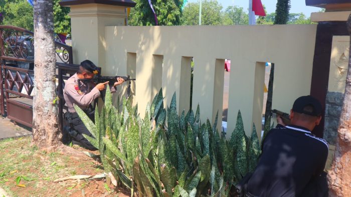 Tingkatkan Kesiapsiagaan Anggota, Polres Pekalongan Gelar Pelatihan Sispam Mako