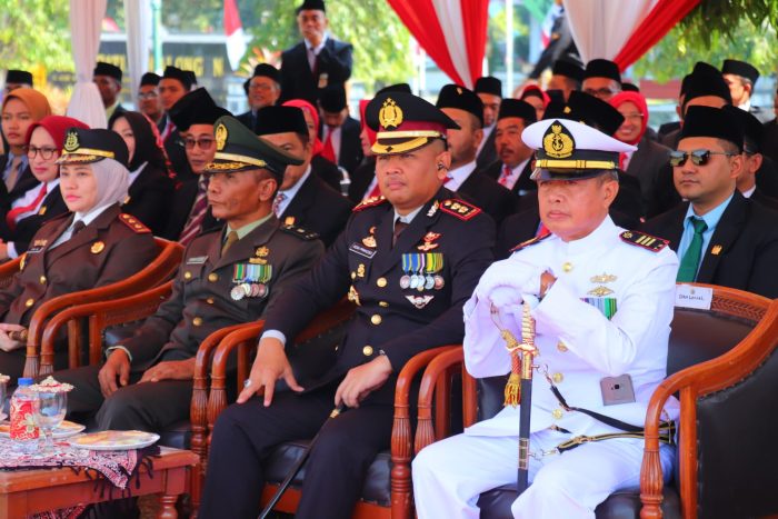 Kapolres Bersama Forkopimda Hadiri Upacara Pengibaran Bendera Merah Putih dan Peringatan Detik-detik Proklamasi Kemerdekaan Republik Indonesia Ke-79