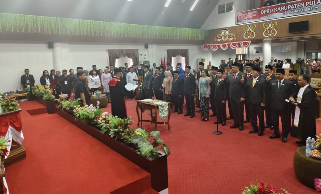 Kapolres Pulang Pisau Bersama Forkompimda Hadiri Pelantikan Anggota DPRD Pulang Pisau Periode 2024-2029