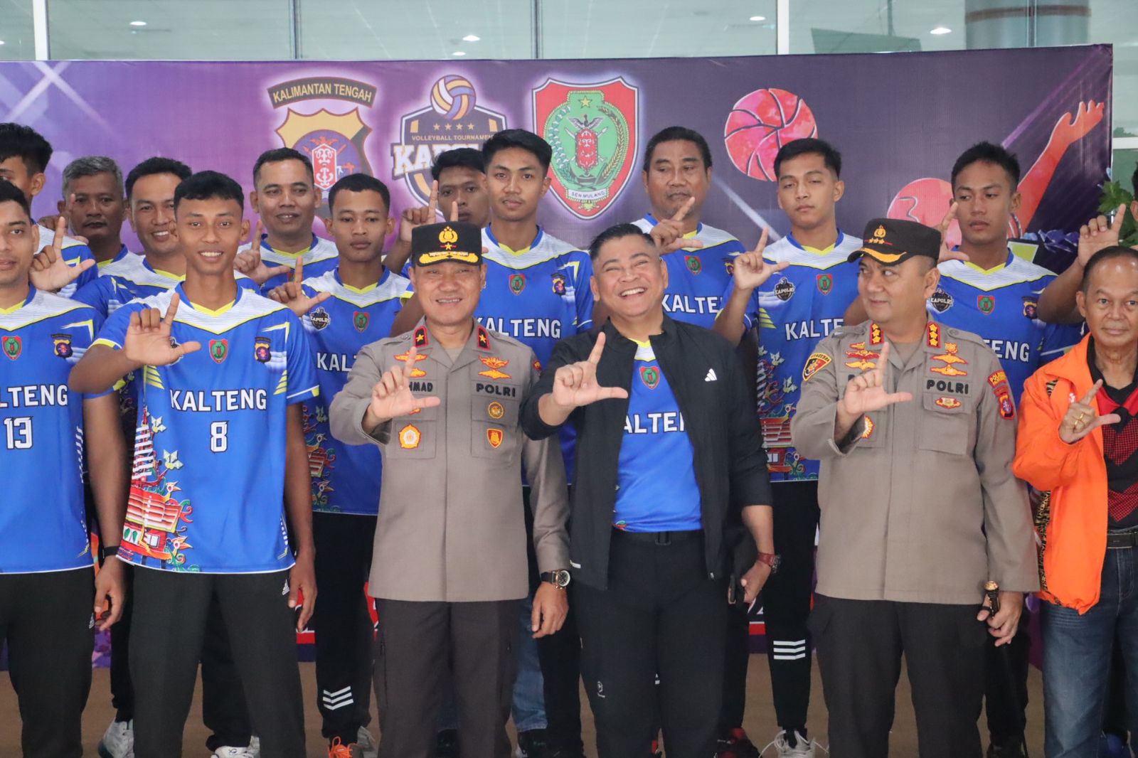 Wakapolda Kalteng Lepas Tim Bola Voli ke Ajang Kapolri Cup 2024 di Kalbar